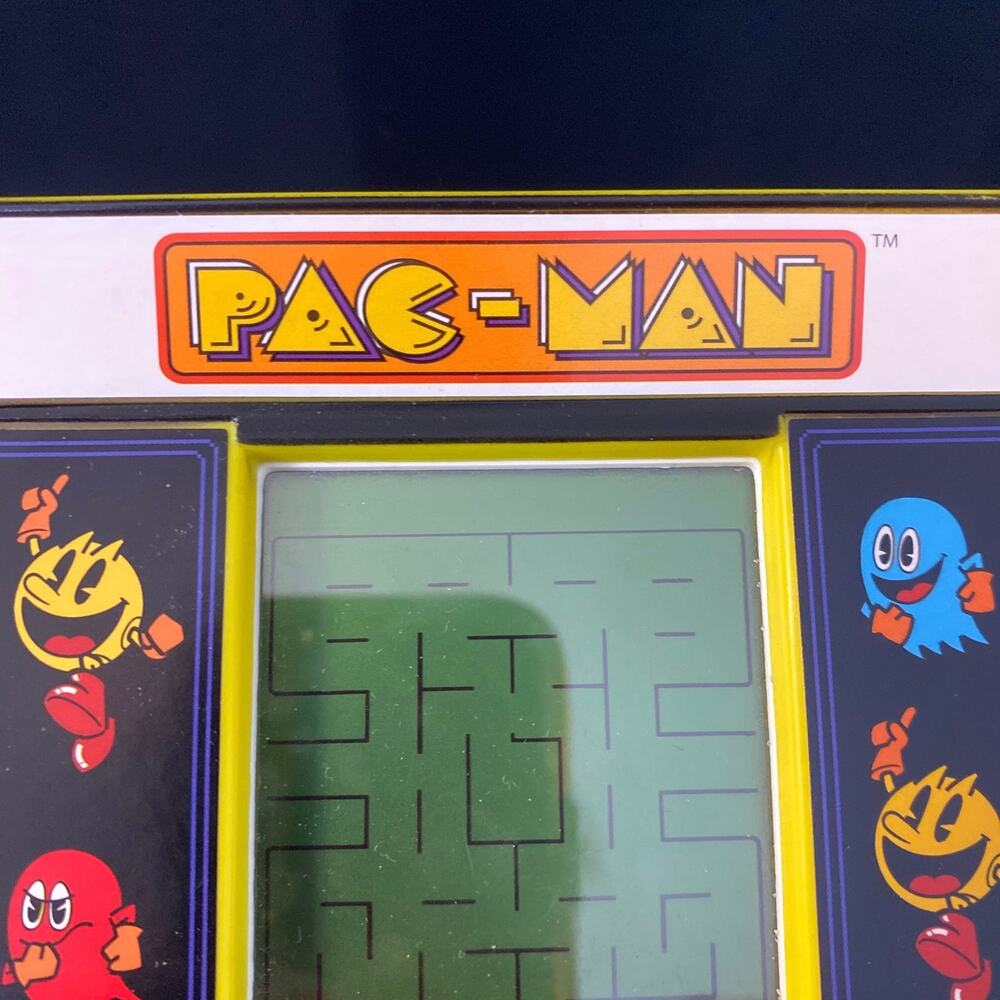 Basic Fun Pac-Man Mini Arcade Game Handheld Retro Console Yellow 09521 - Picture 3 of 7